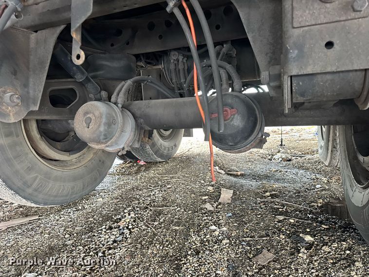 image for item YA0363 2013 Utility dry van trailer