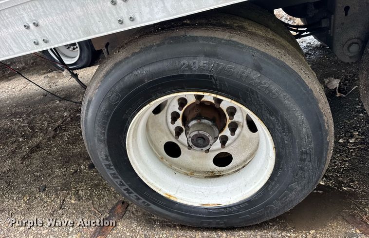 image for item YA0363 2013 Utility dry van trailer