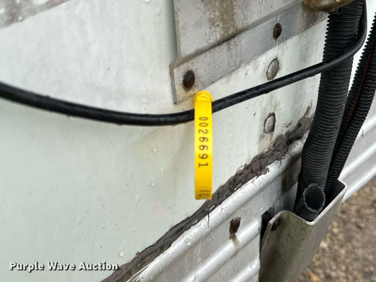 image for item YA0363 2013 Utility dry van trailer