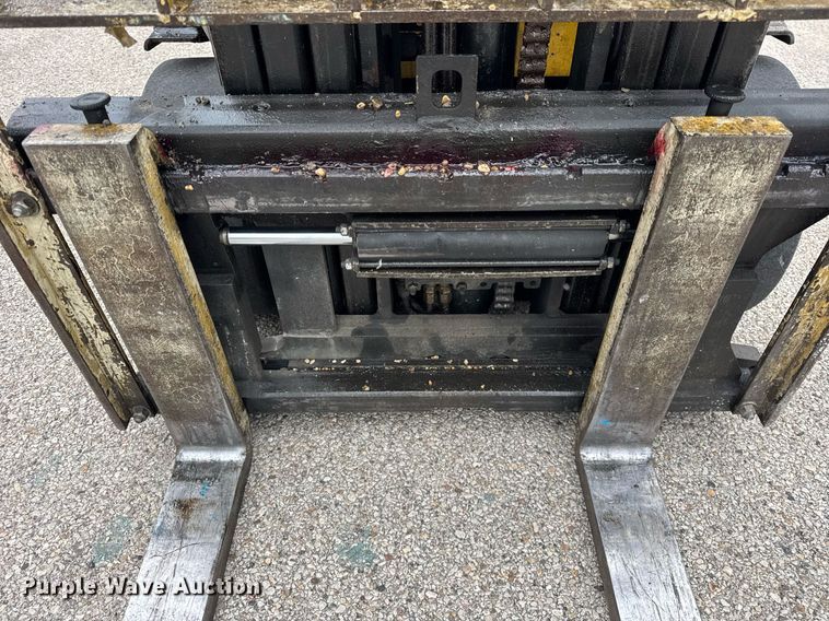 image for item DH9913 Yale GLC040AFNUAE082 forklift