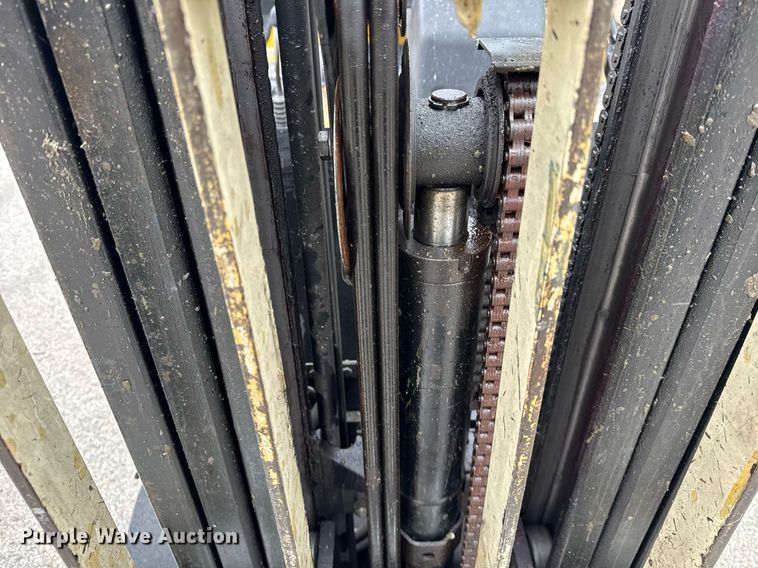 image for item DH9913 Yale GLC040AFNUAE082 forklift