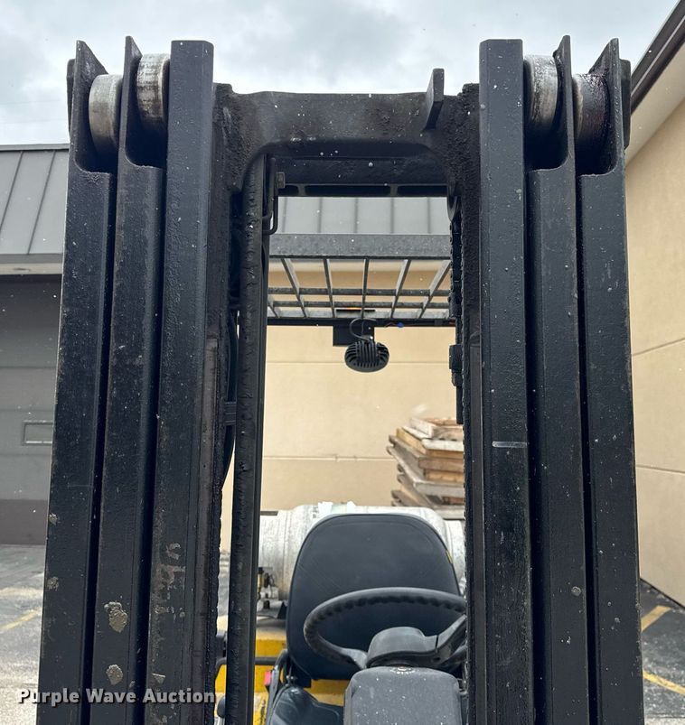 image for item DH9913 Yale GLC040AFNUAE082 forklift