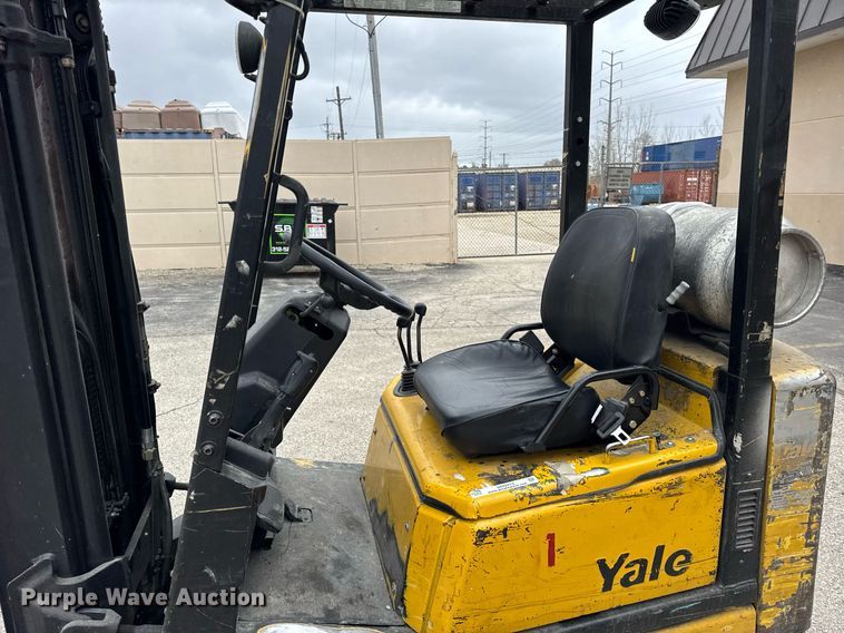 image for item DH9913 Yale GLC040AFNUAE082 forklift