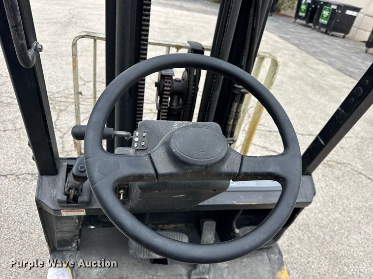 image for item DH9913 Yale GLC040AFNUAE082 forklift