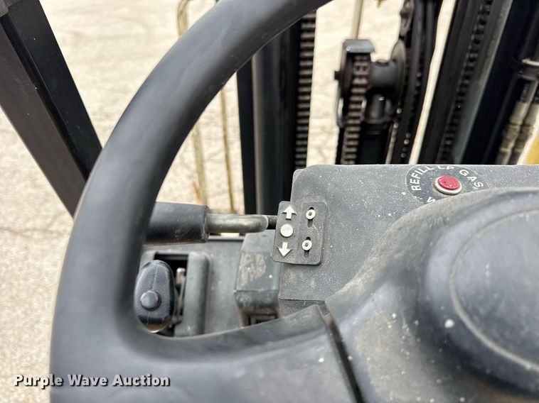image for item DH9913 Yale GLC040AFNUAE082 forklift