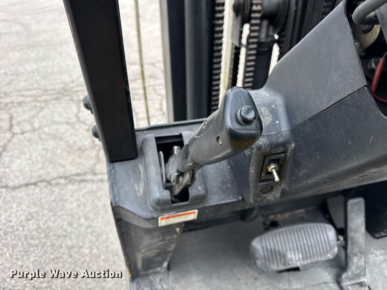 image for item DH9913 Yale GLC040AFNUAE082 forklift