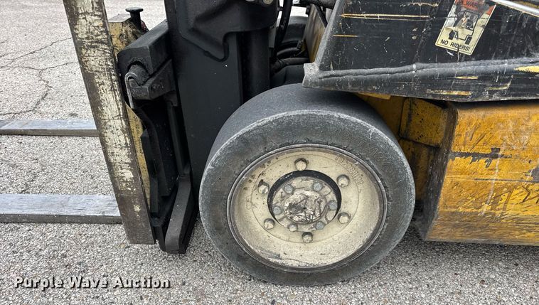 image for item DH9913 Yale GLC040AFNUAE082 forklift