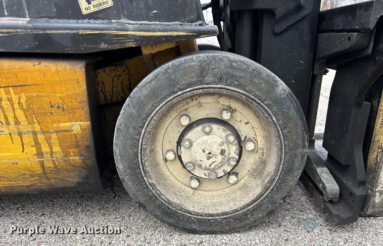 image for item DH9913 Yale GLC040AFNUAE082 forklift