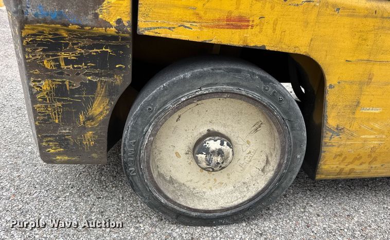 image for item DH9913 Yale GLC040AFNUAE082 forklift