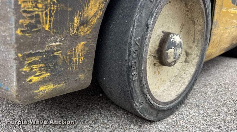 image for item DH9913 Yale GLC040AFNUAE082 forklift