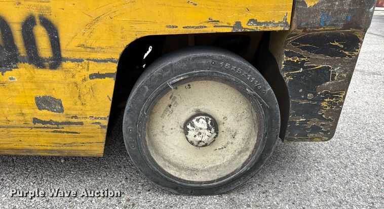 image for item DH9913 Yale GLC040AFNUAE082 forklift