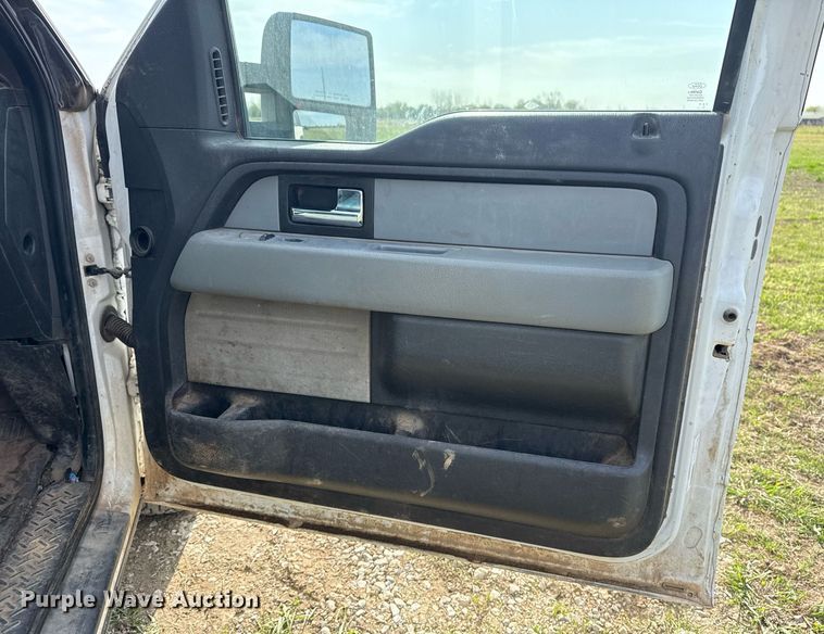 image for item DM5679 2014 Ford F150 SuperCab pickup truck