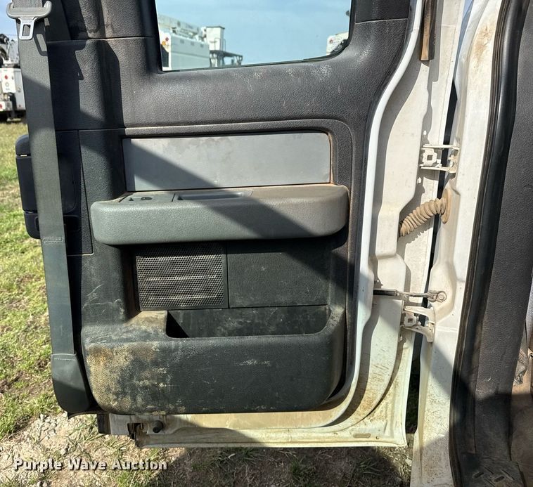 image for item DM5679 2014 Ford F150 SuperCab pickup truck