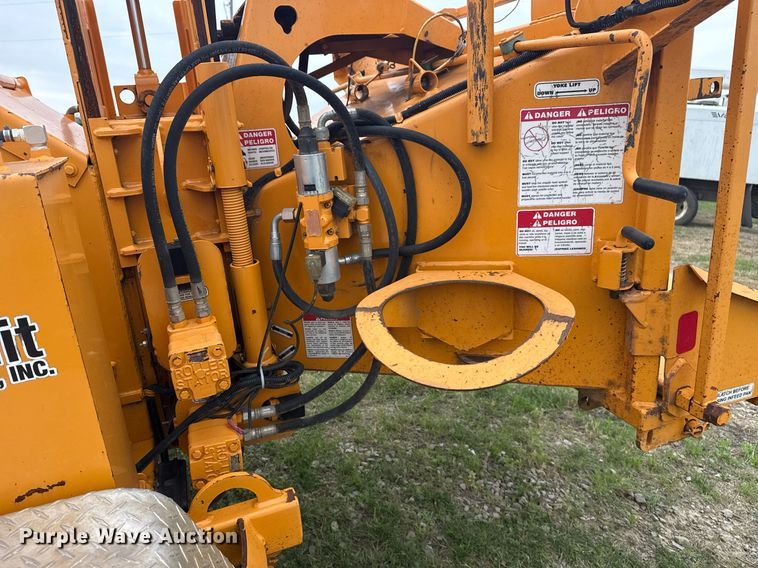 image for item DM5685 2014 Bandit Intimidator 990 wood chipper