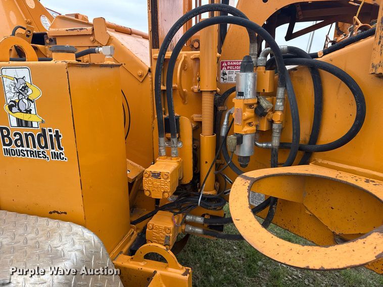 image for item DM5685 2014 Bandit Intimidator 990 wood chipper