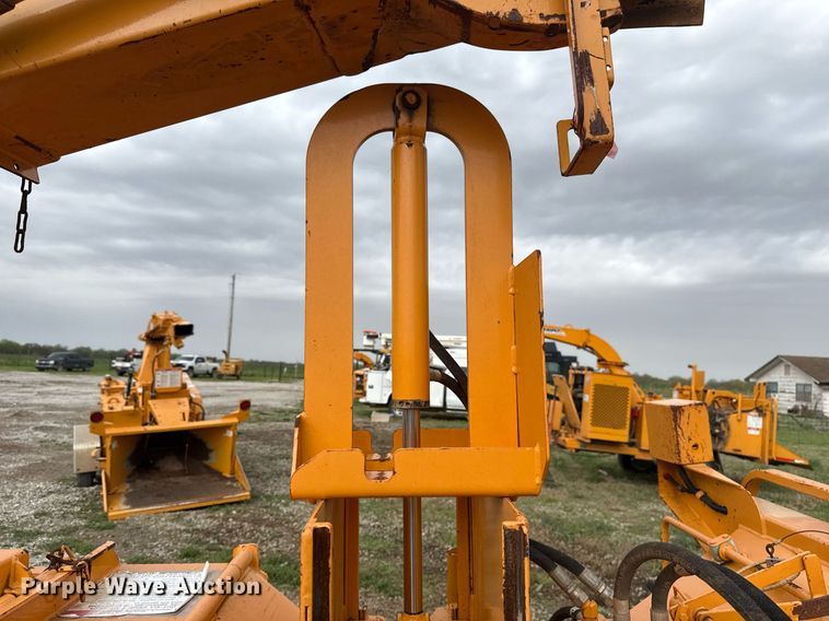 image for item DM5686 2013 Bandit Intimidator 990XP wood chipper