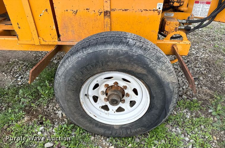 image for item DM5686 2013 Bandit Intimidator 990XP wood chipper