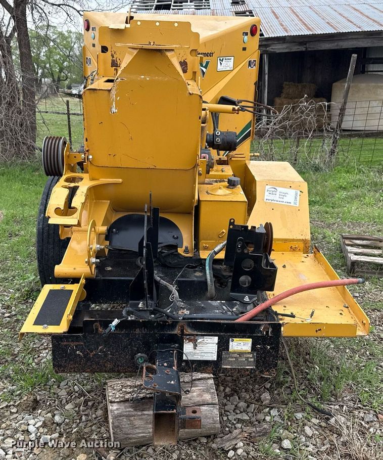 image for item DM5687 2018 Vermeer BC1000XL wood chipper