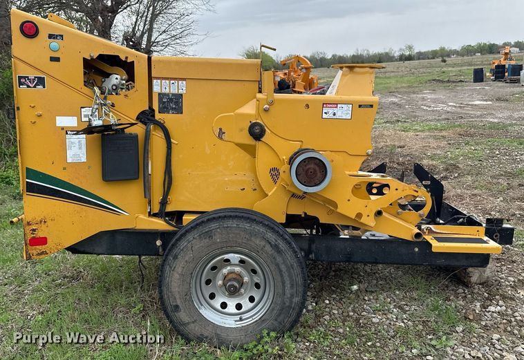 image for item DM5687 2018 Vermeer BC1000XL wood chipper