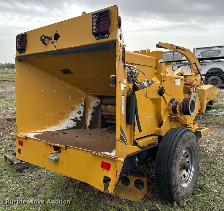 image for item DM5687 2018 Vermeer BC1000XL wood chipper