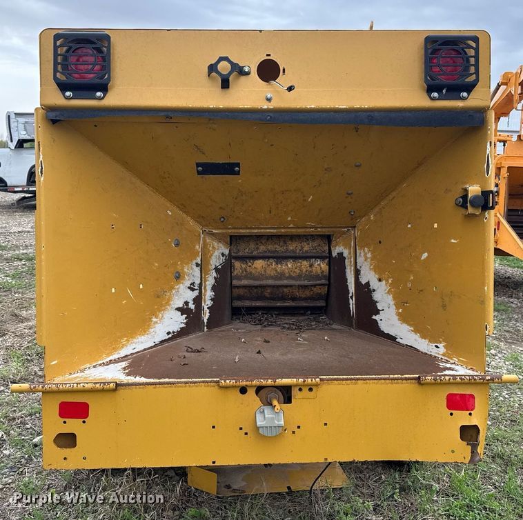 image for item DM5687 2018 Vermeer BC1000XL wood chipper