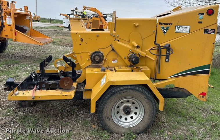 image for item DM5687 2018 Vermeer BC1000XL wood chipper