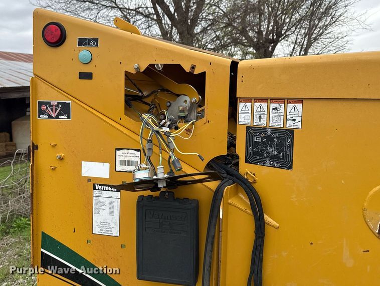image for item DM5687 2018 Vermeer BC1000XL wood chipper