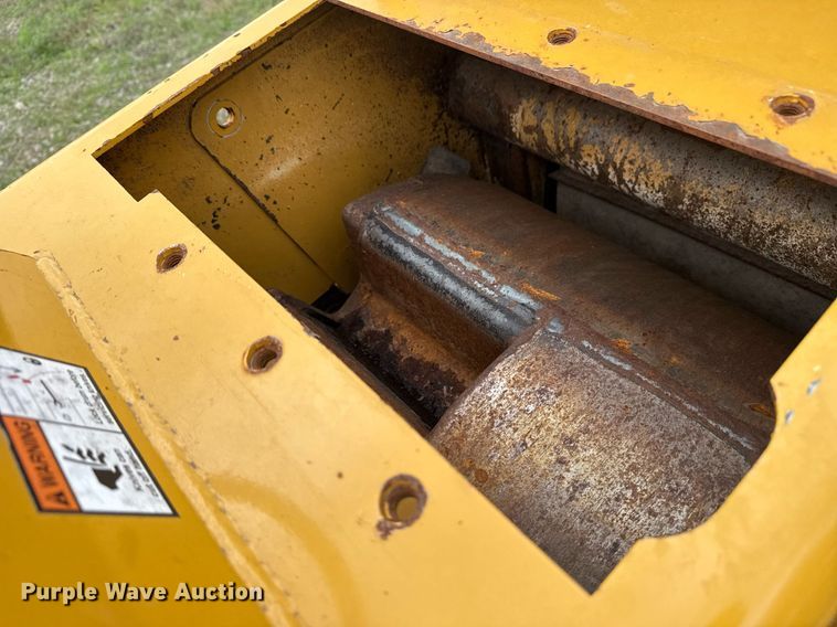 image for item DM5687 2018 Vermeer BC1000XL wood chipper