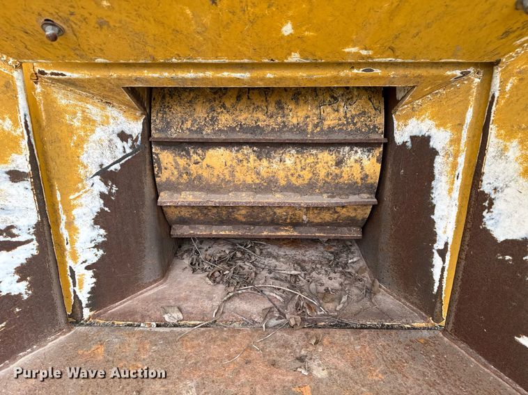 image for item DM5687 2018 Vermeer BC1000XL wood chipper