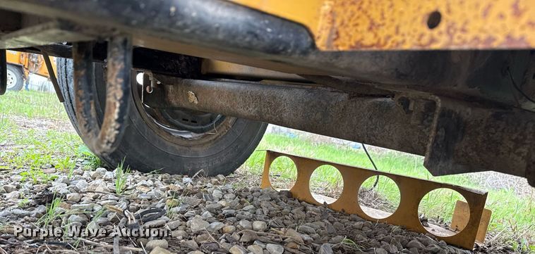 image for item DM5687 2018 Vermeer BC1000XL wood chipper