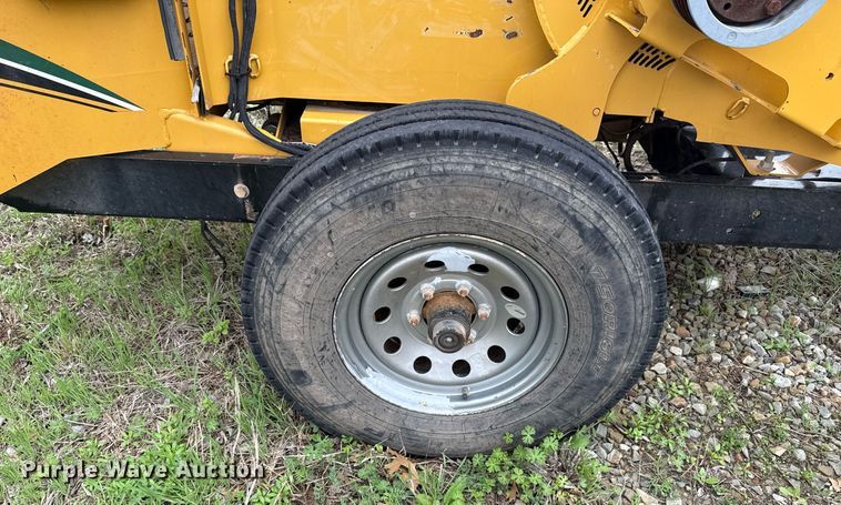 image for item DM5687 2018 Vermeer BC1000XL wood chipper