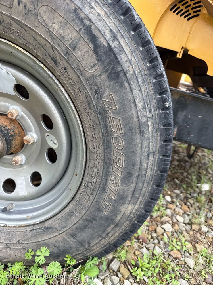 image for item DM5687 2018 Vermeer BC1000XL wood chipper