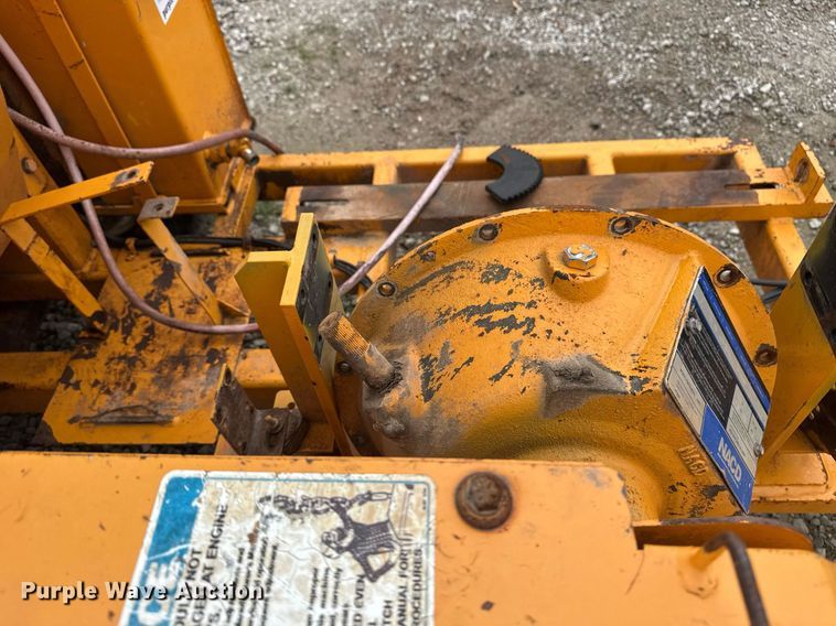 image for item DM5689 Bandit Intimidator 990 wood chipper