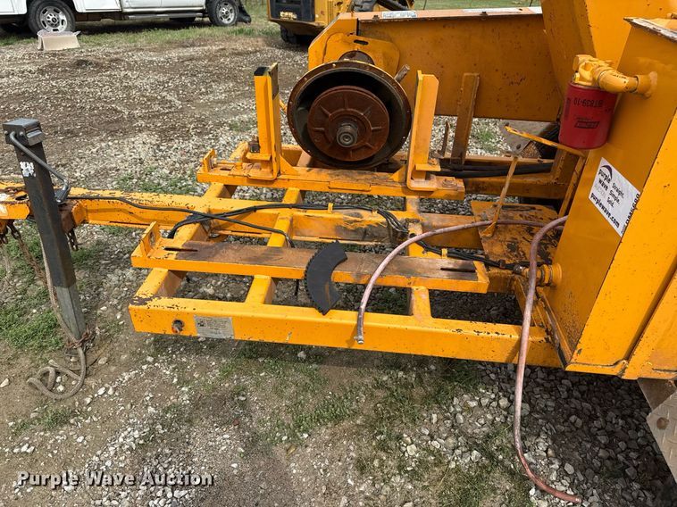 image for item DM5689 Bandit Intimidator 990 wood chipper