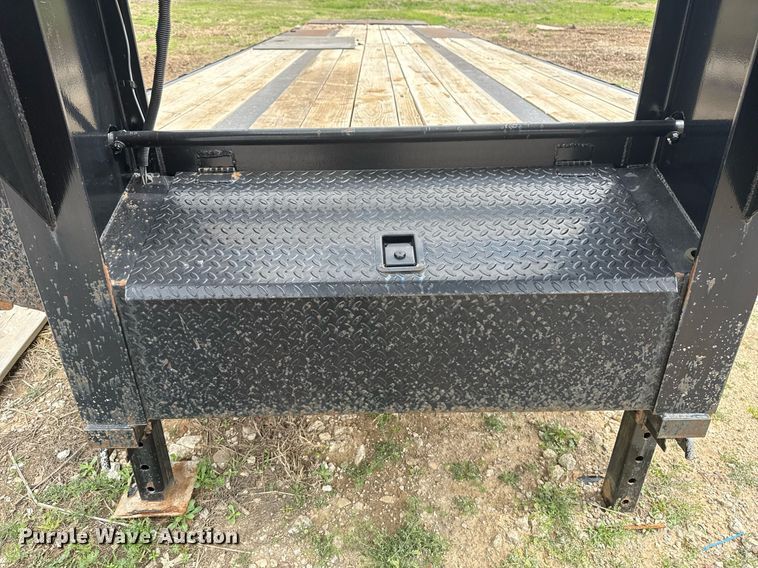 image for item DM5694 2019 Texas Pride Trailers FT83236KGN equipment trailer