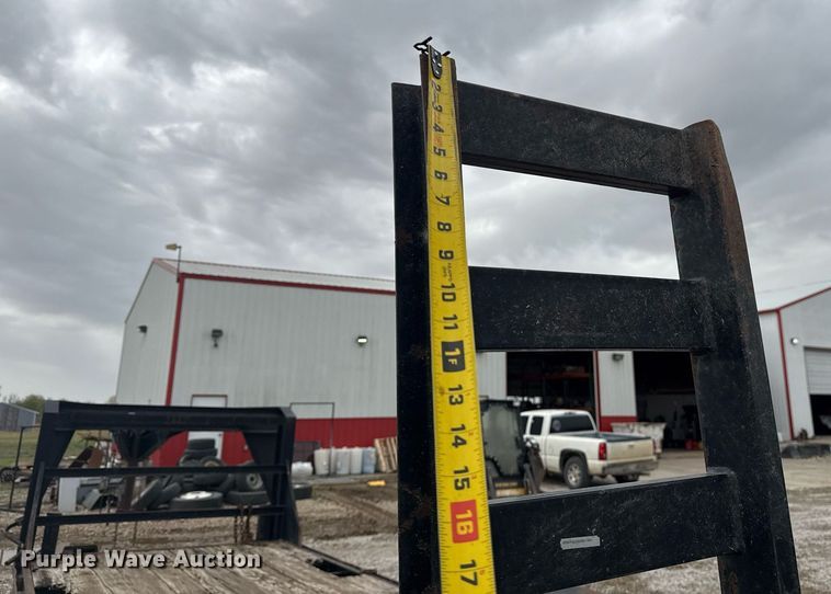 image for item DM5697 2011 Maxey Trailers equipment trailer