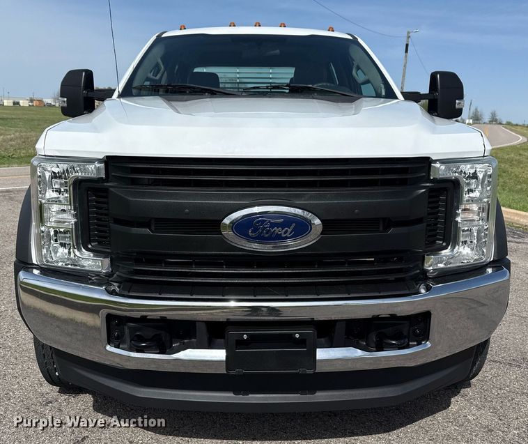 image for item DM5700 2019 Ford F450 Super Duty  Crew Cab utility / service truck