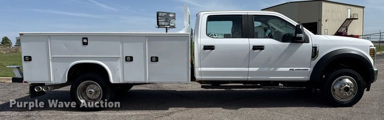 image for item DM5700 2019 Ford F450 Super Duty  Crew Cab utility / service truck