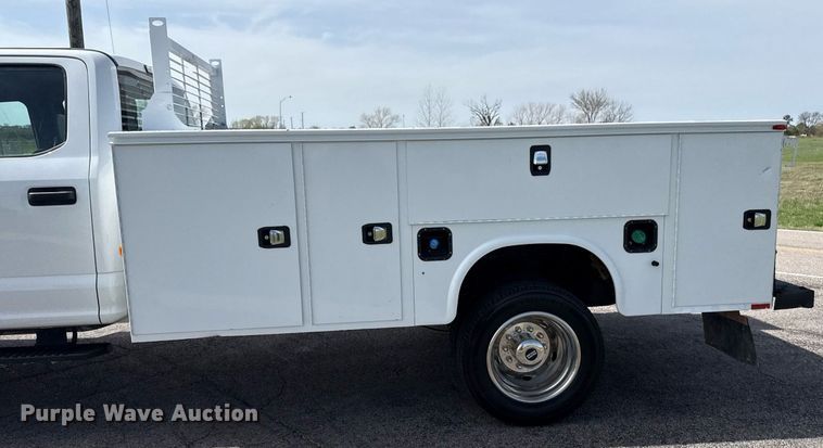 image for item DM5700 2019 Ford F450 Super Duty  Crew Cab utility / service truck