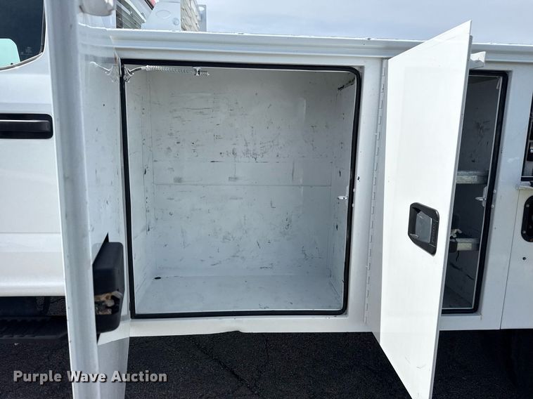 image for item DM5700 2019 Ford F450 Super Duty  Crew Cab utility / service truck