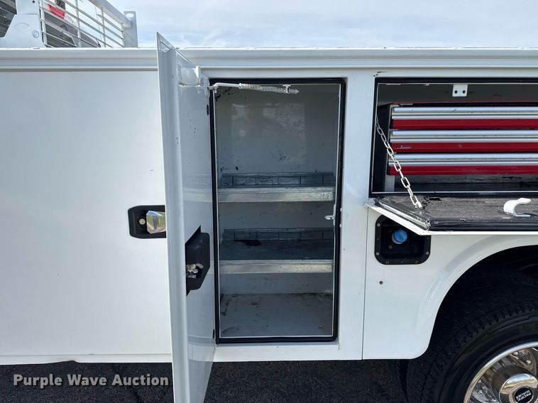 image for item DM5700 2019 Ford F450 Super Duty  Crew Cab utility / service truck