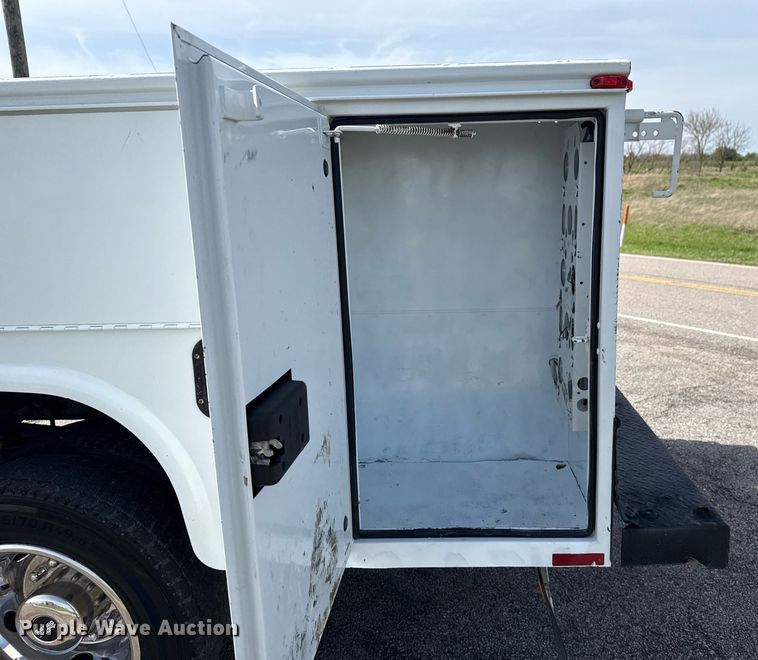 image for item DM5700 2019 Ford F450 Super Duty  Crew Cab utility / service truck