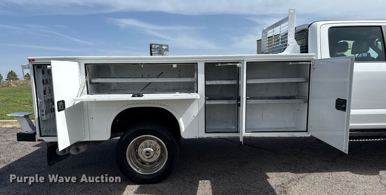 image for item DM5700 2019 Ford F450 Super Duty  Crew Cab utility / service truck