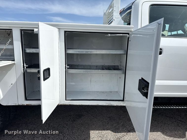 image for item DM5700 2019 Ford F450 Super Duty  Crew Cab utility / service truck