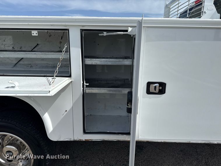 image for item DM5700 2019 Ford F450 Super Duty  Crew Cab utility / service truck