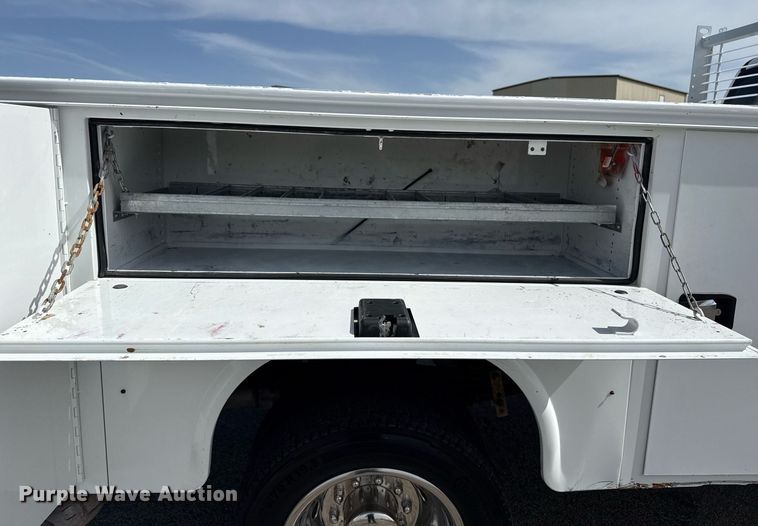 image for item DM5700 2019 Ford F450 Super Duty  Crew Cab utility / service truck