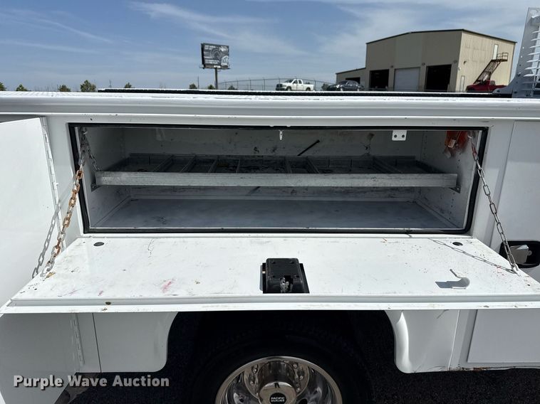 image for item DM5700 2019 Ford F450 Super Duty  Crew Cab utility / service truck