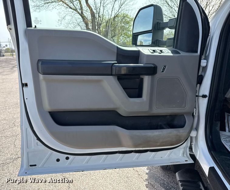 image for item DM5700 2019 Ford F450 Super Duty  Crew Cab utility / service truck