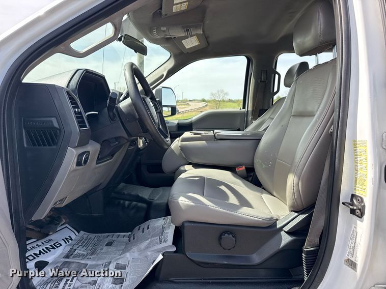 image for item DM5700 2019 Ford F450 Super Duty  Crew Cab utility / service truck