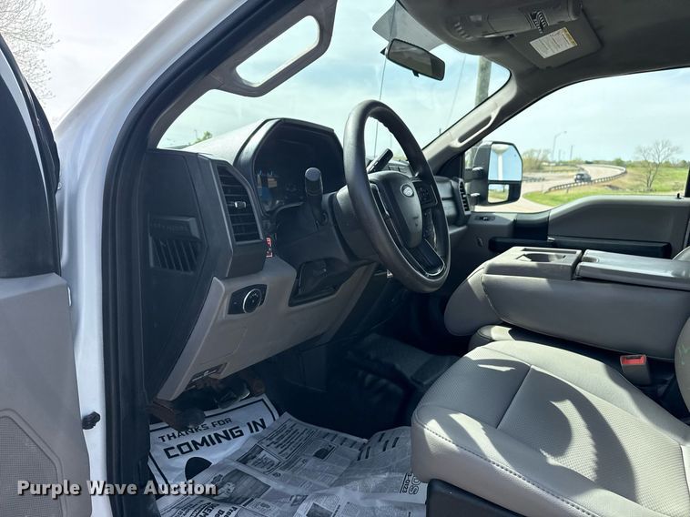 image for item DM5700 2019 Ford F450 Super Duty  Crew Cab utility / service truck